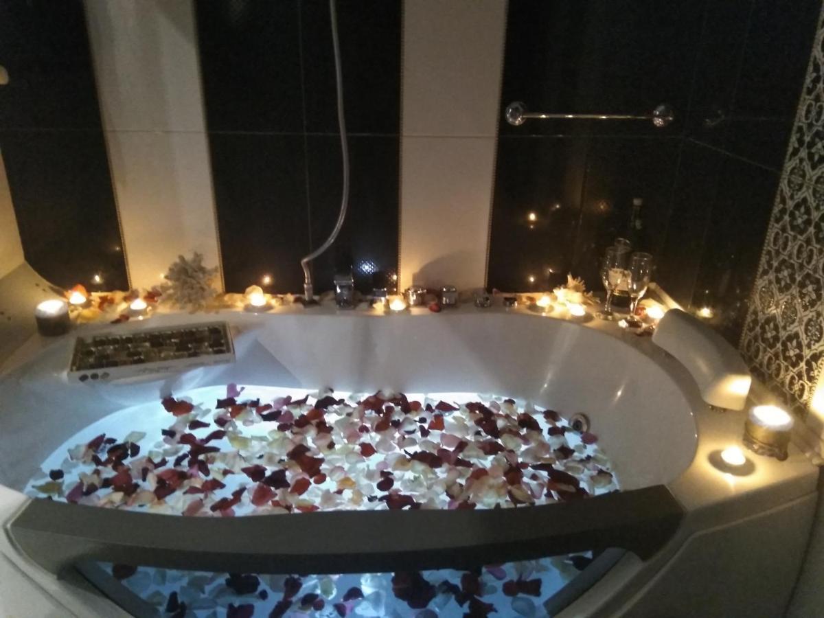 Home In Center With Jacuzzi Ivano-Frankivsk Exterior foto