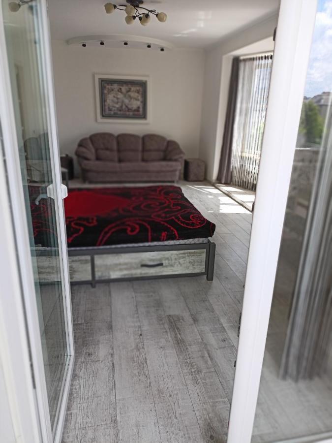 Home In Center With Jacuzzi Ivano-Frankivsk Exterior foto