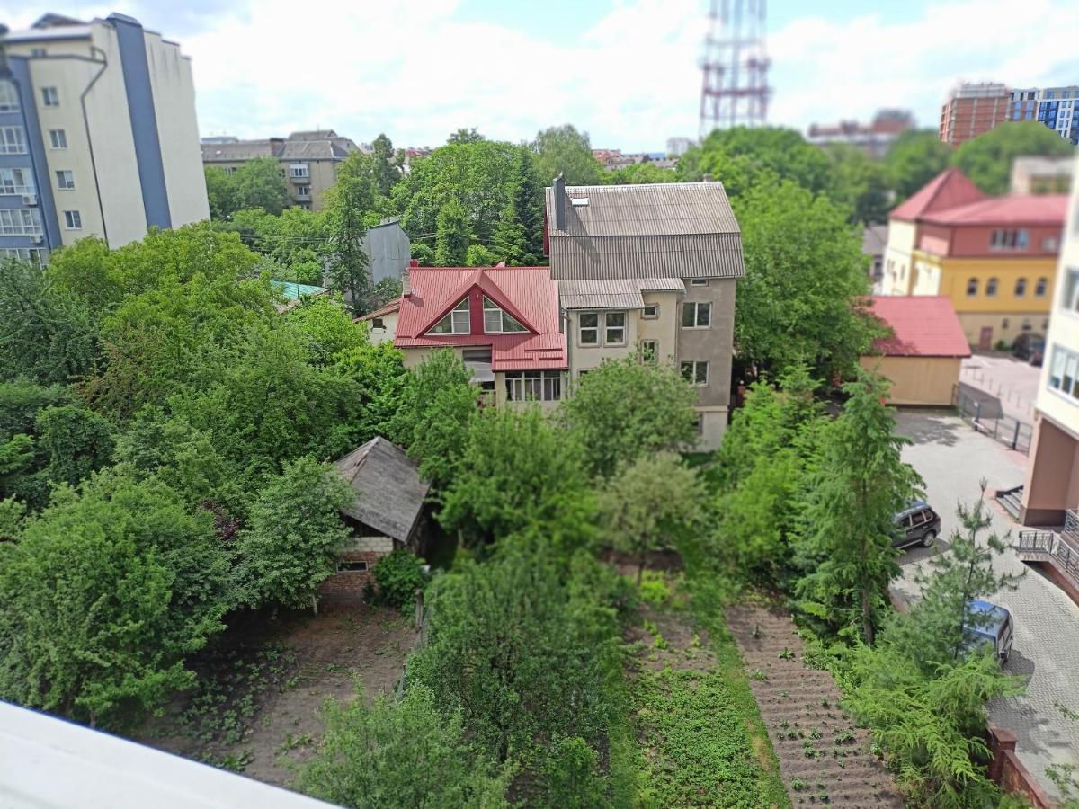 Home In Center With Jacuzzi Ivano-Frankivsk Exterior foto