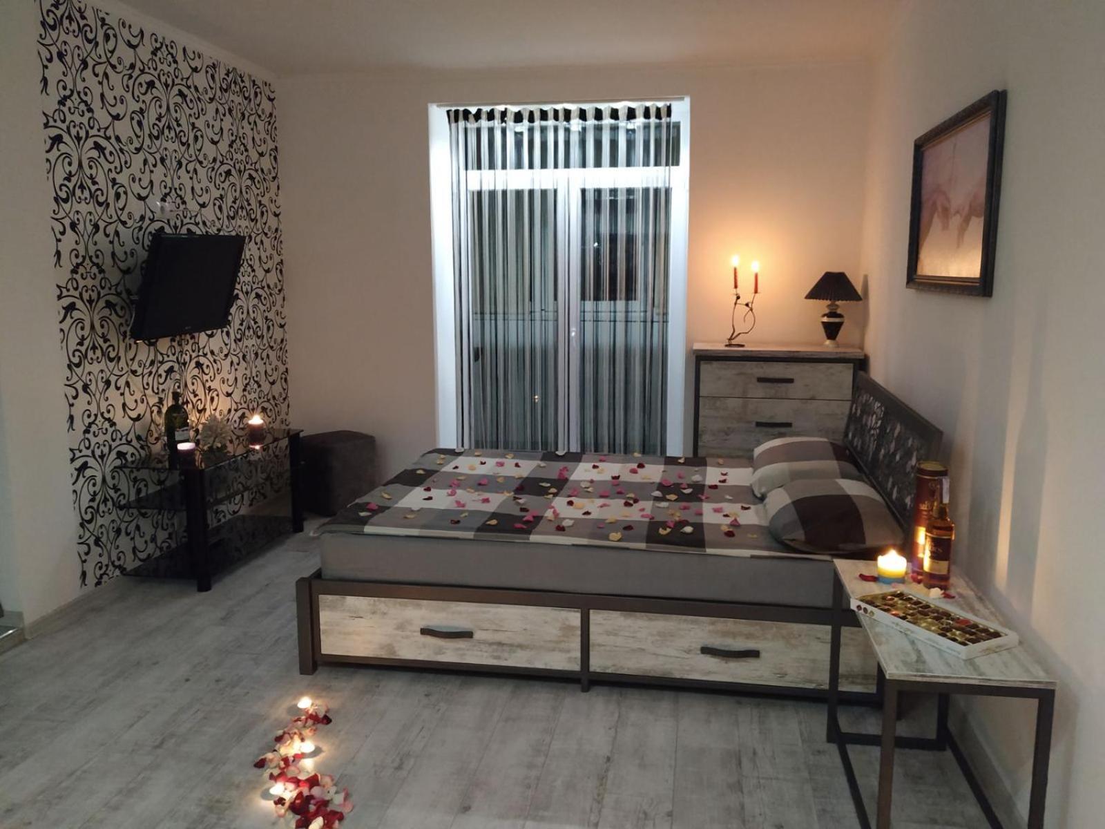 Home In Center With Jacuzzi Ivano-Frankivsk Exterior foto