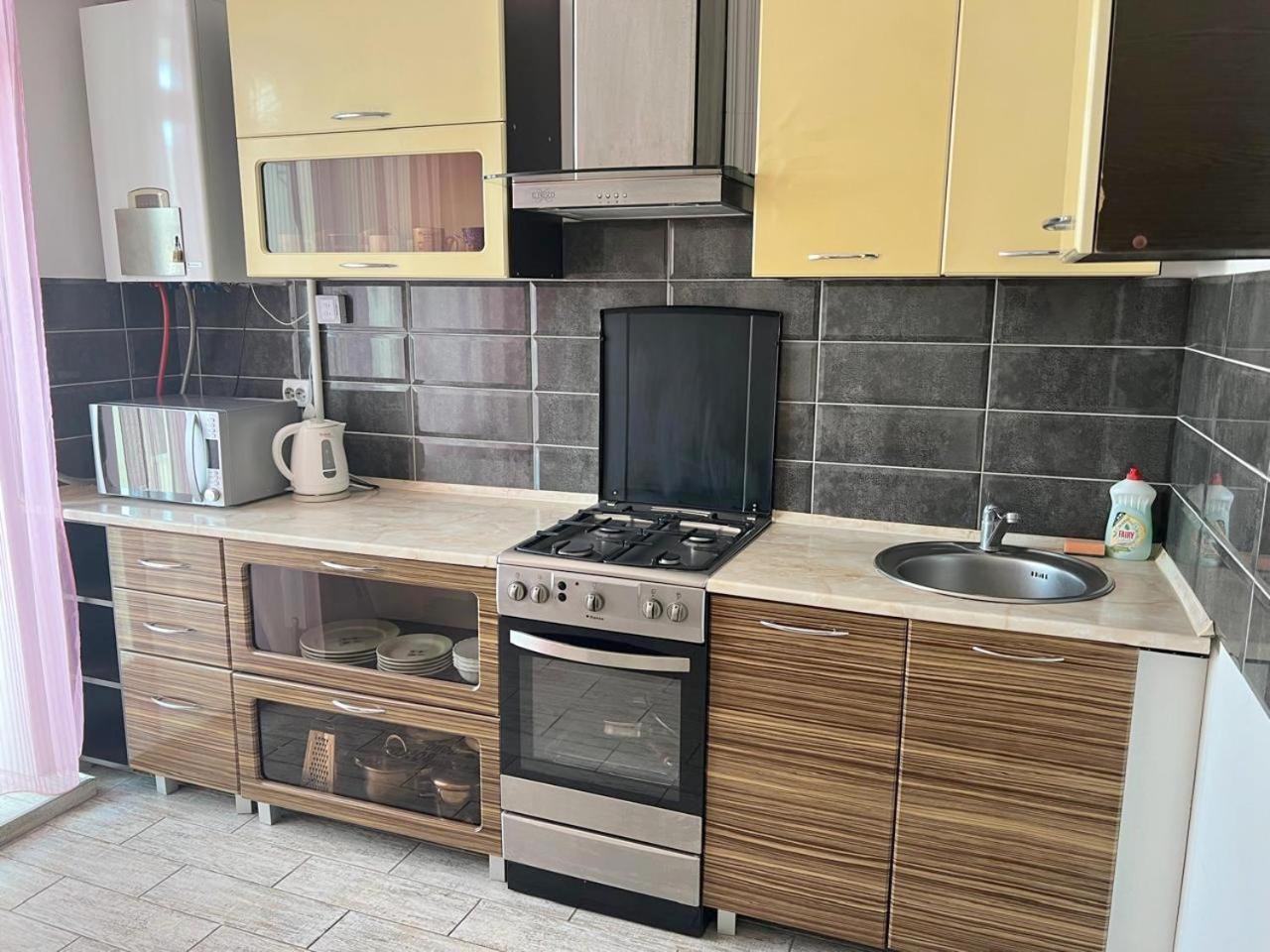 Home In Center With Jacuzzi Ivano-Frankivsk Exterior foto