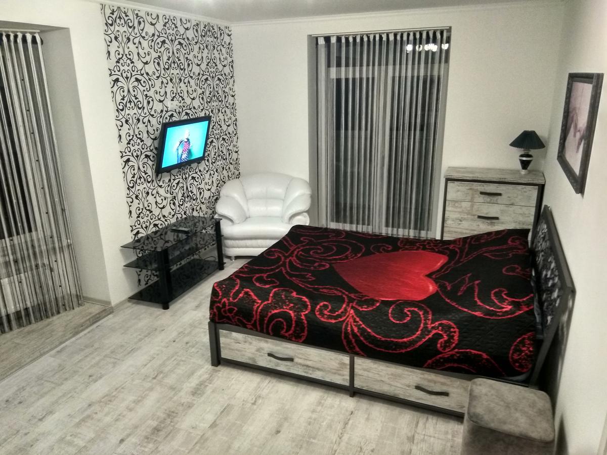 Home In Center With Jacuzzi Ivano-Frankivsk Exterior foto